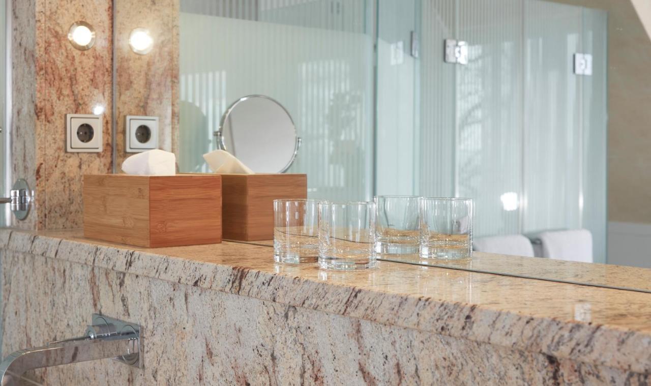 Kluet Hotel ฮาเมลน์ ภายนอก รูปภาพ